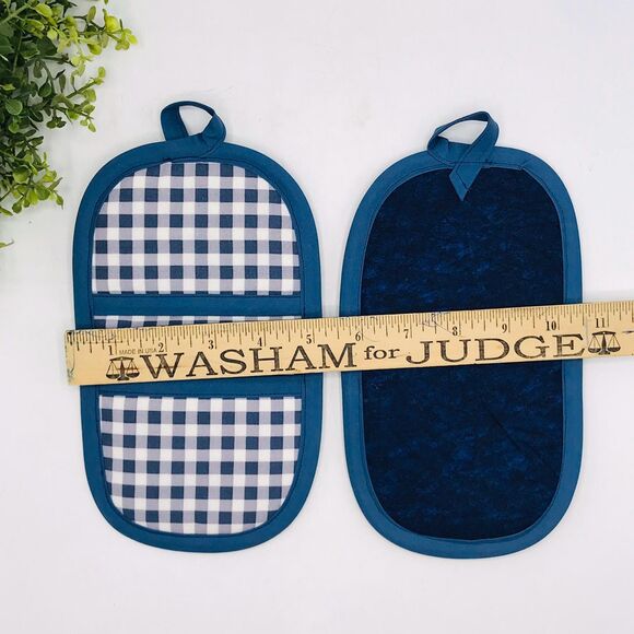 Finger Hotpad, Navy Blue Gingham, Cottage Core Kitchen, 8.5x5 Inches - Picture 7 of 8